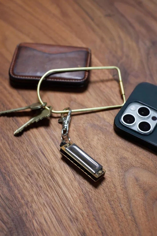 Gentlemen's Hardware Mini Harmonica Keyring - Image 4